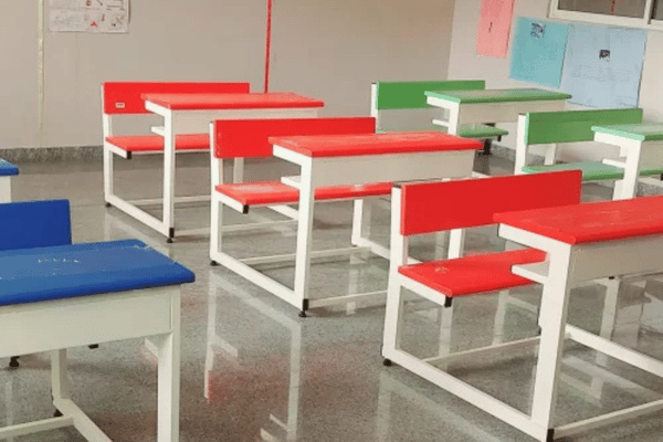 school furn3